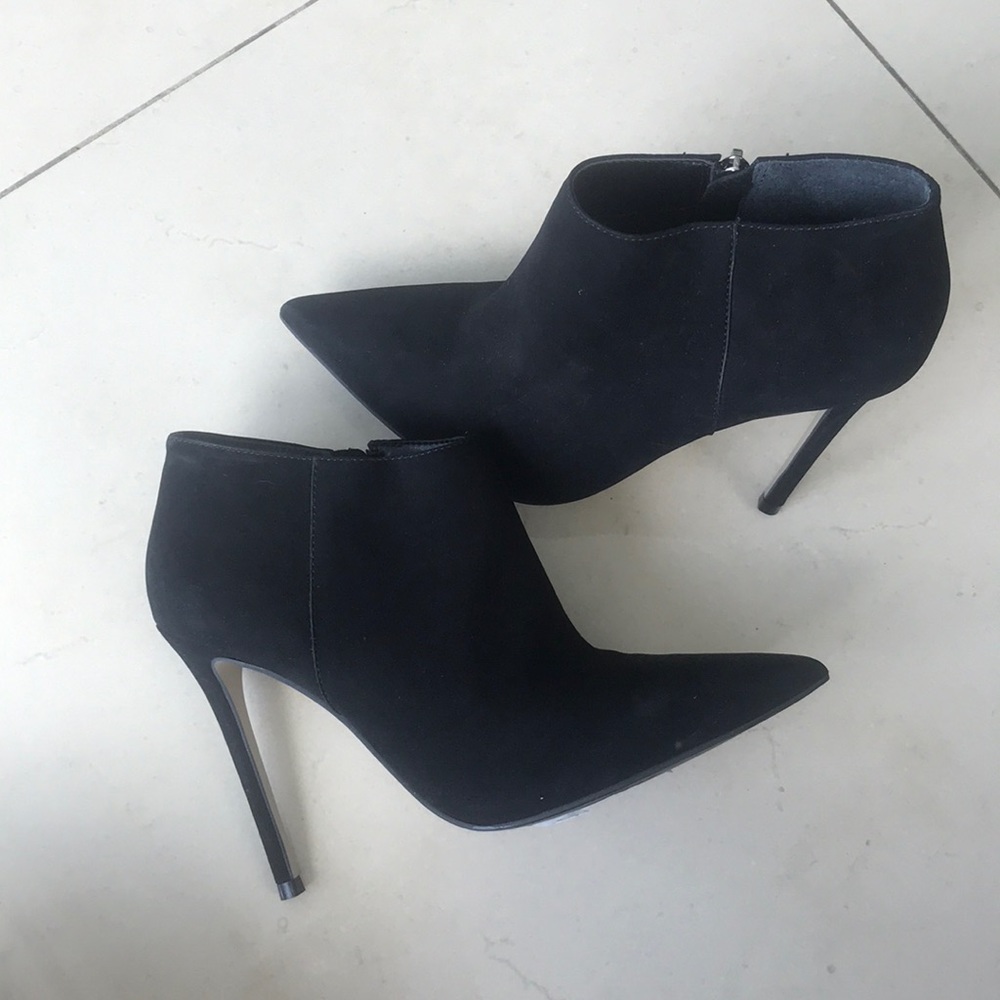 Steve Madden Size 7 Black Pointed Bootie Heels - image 1